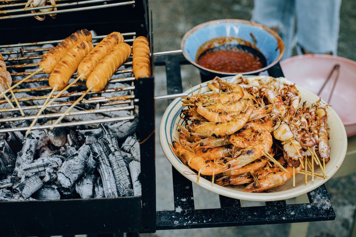 海女小屋の炭火焼きのイメージ写真（フリー素材）