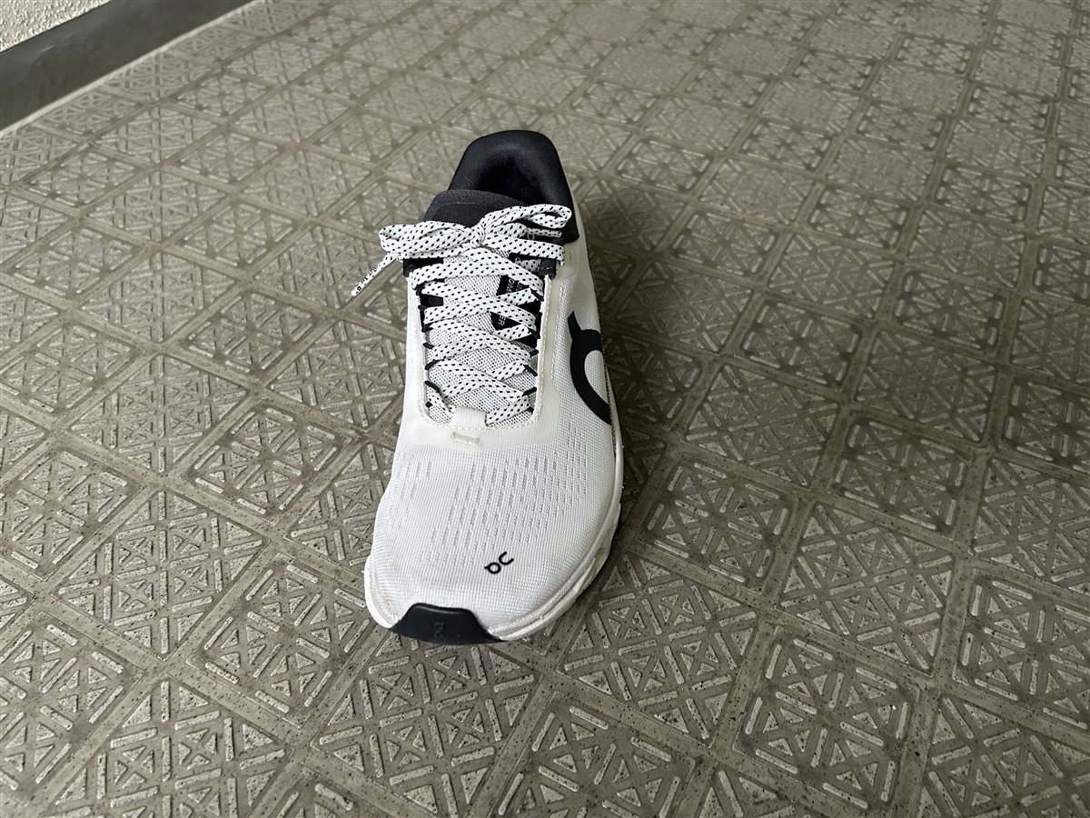 7か月履いたOnクラウドモンスター2の白。目立った汚れがない