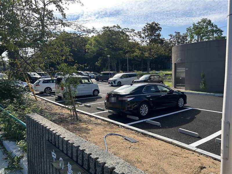中の島公園の駐車場。リニューアルで区画が新しくなっている
